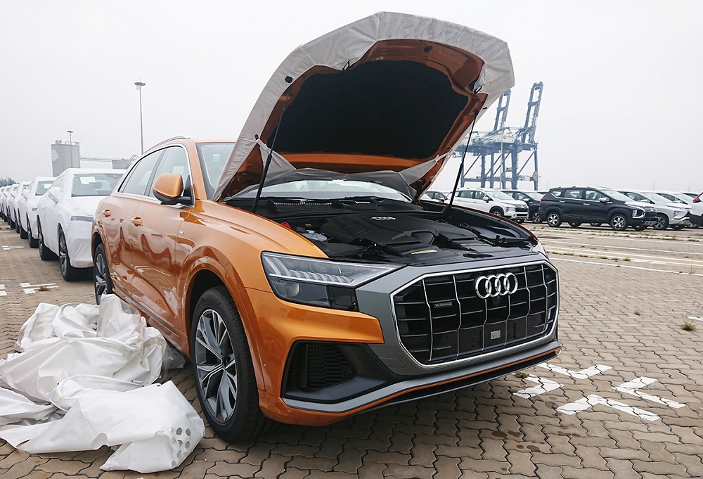 Lô xe Audi Q8 chính hãng cập bến Việt Nam