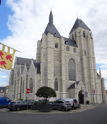 ZOUTLEEUW, de Sint-Leonardus kerk |  VLAAMSE RETABELS | Cornelis Floris de Vriendt sacramentstoren | Kerk in Zoutleeuw