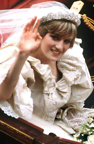 princess diana wedding dress pictures. princess diana wedding gown