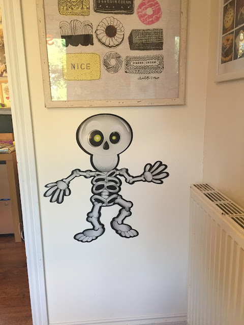 Pin the Smile on the Skeleton game from Party Pieces