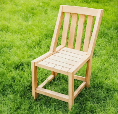 Приснился стул на траве