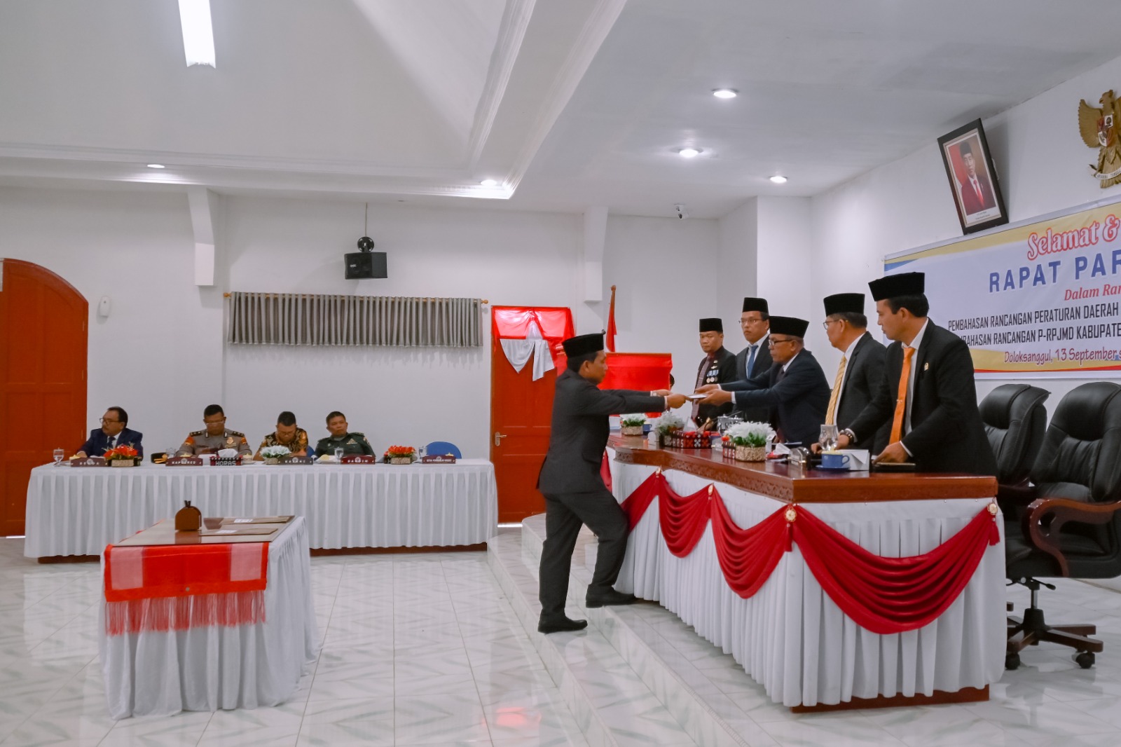 Bupati dan  DPRD Humbahas Setujui R.APBD 2024 dan Perubahan RPJMD 2021-2026