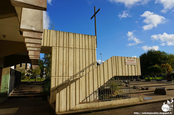 Nantes - Eglise Saint Étienne de Bellevue  Architectes: Luc et Xavier Arsène-Henry  Construction: 1971 