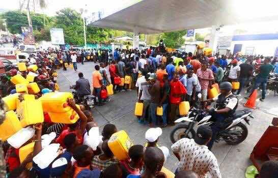 República Dominicana cierra frontera con Haití, ante incidentes por escasez de combustibles