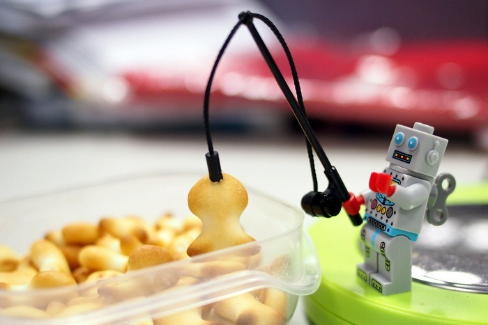 Mister Clockwork Robot Catches a Goldfish Biscuit