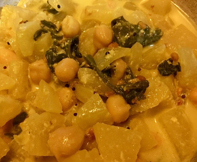indian curry,chickpeas in coconut curry,ashgourd,spinach curry
