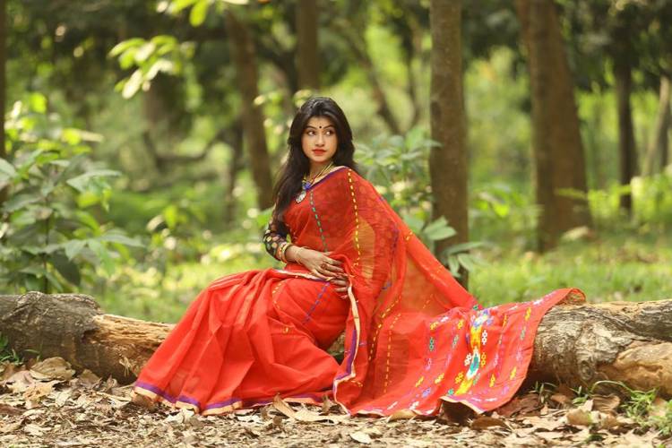 মেয়েদের ছবি তোলার ডিজাইন - মেয়েদের ছবি তোলার বিভিন্ন স্টাইল - photographing girls - ajkeridea.com