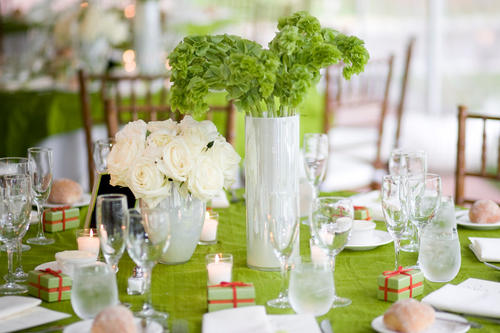 white wedding flower centerpieces