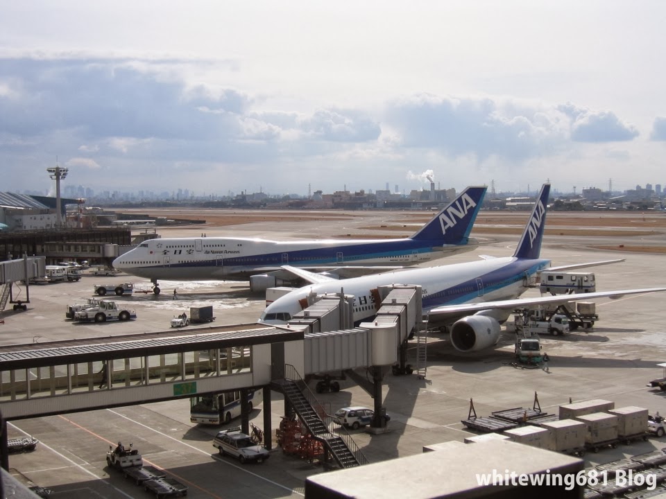 747 ANA ジャンボジェット 747-400D 伊丹空港