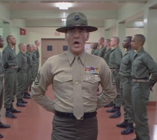 Lee Ermey en la Chaqueta Metálica