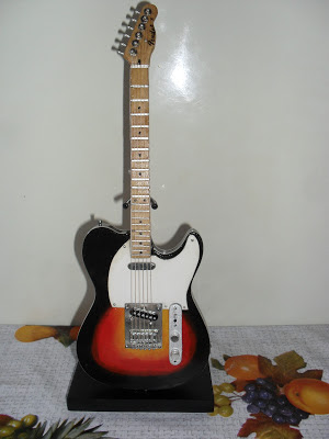 Miniguitarra  Telecaster Sunburst