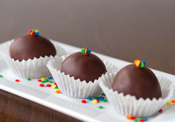 http://recipes.sandhira.com/cake-balls.html