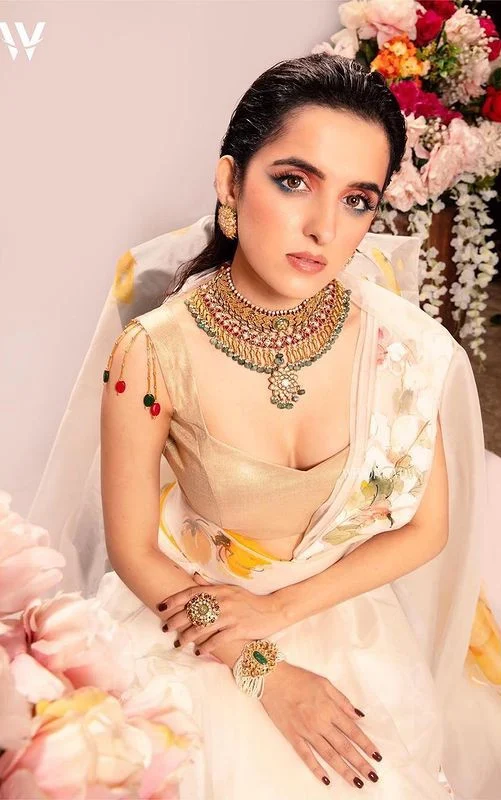 Shirley Setia is looking very hot and glamorous, Shirley Setia hottest looks, Shirley Setia sexy, Shirley Setia Hot Big boobs and Cleavage show, Shirley Setia gorgeous looks
