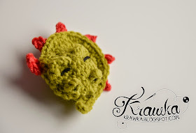 Krawka: Sleeping dragon brooch crochet with free pattern