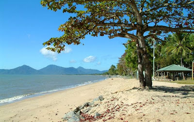 Holloways-Beach.