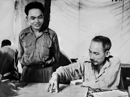 chu-tich-ho-chi-minh-va-dai-tuong-vo-nguyen-giap