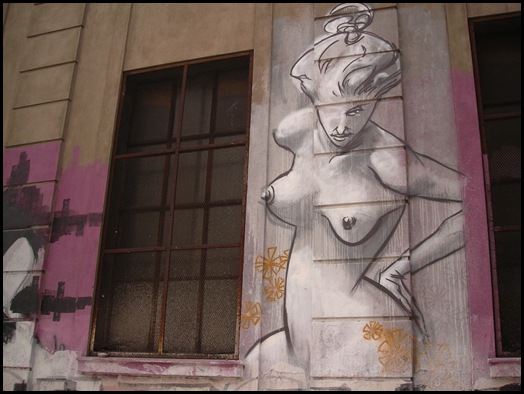 Subestación Mitre, Arte urbano, Triángulo dorado (Pedro Panichelli, Santiago Panichelli y Francisco Ferreyra), 
