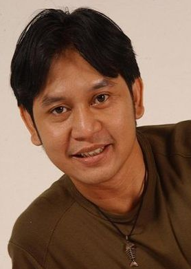 Profil Hilman Hariwijaya - Penulis Novel dan Sinetron 