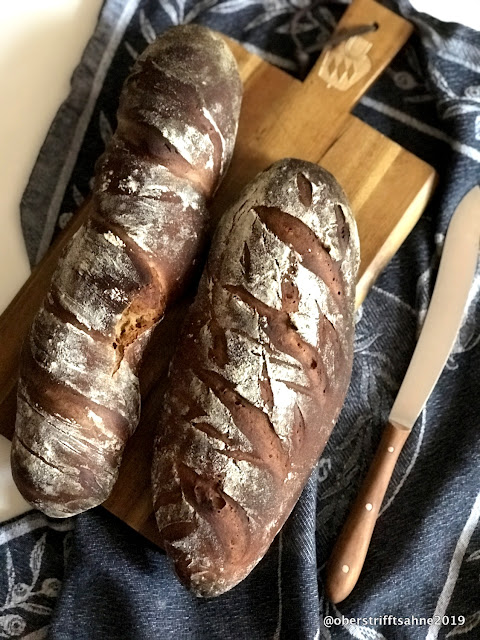 Dunkles Weizenbrot mit Sauerteig