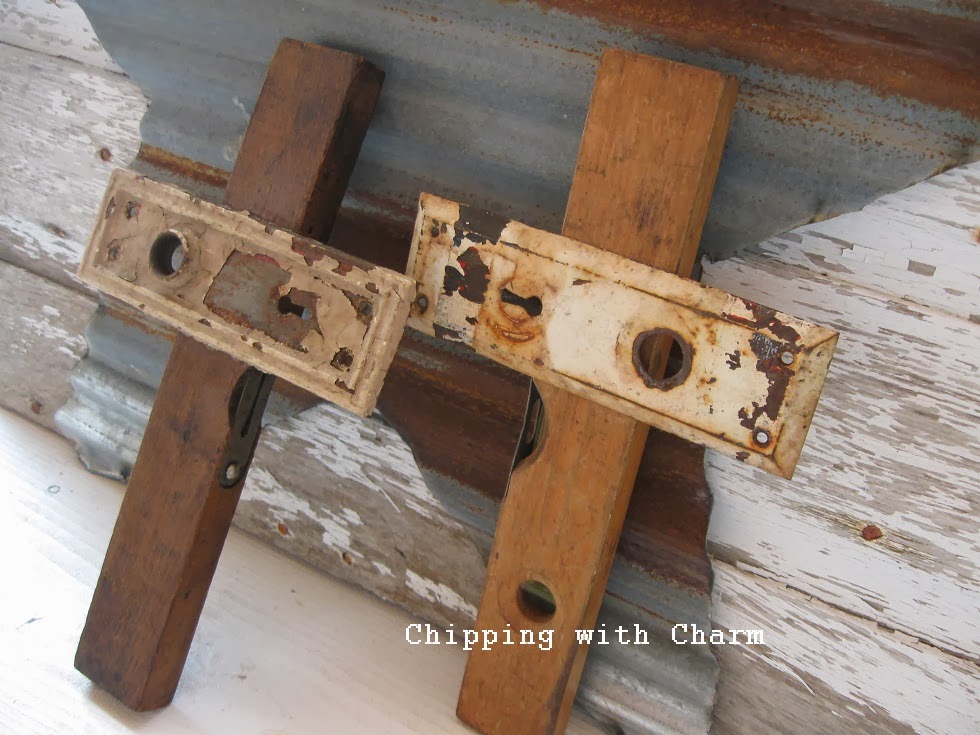Chipping with Charm:  Rustic Level Crosses...http://www.chippingwithcharm.blogspot.com/