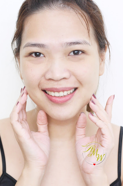 a photo of Nikki tiu using Esfolio 2 Step Multi Oil Peeling & Cleanser Review