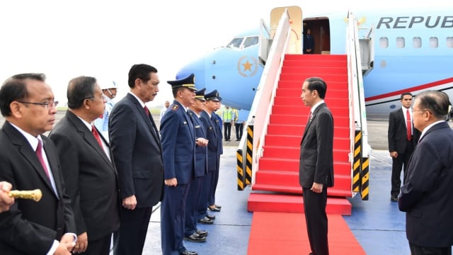 ROMBONGAN JOKOWI TIDAK TERLIHAT DI LANUD HALIM PADA SAAT KEPULANGANNYA DARI TURKI-JERMAN