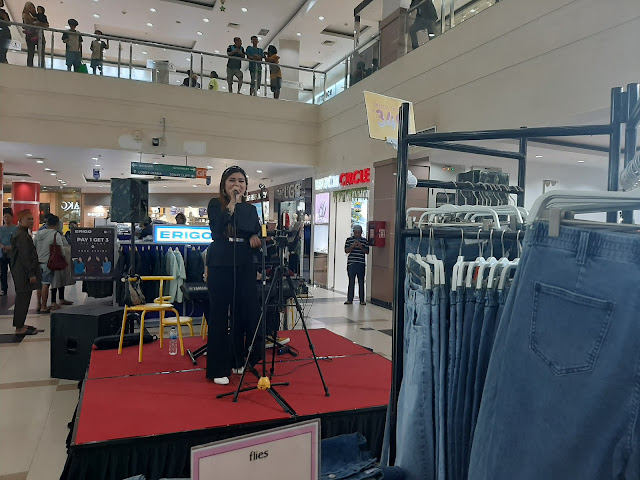 Mal Jayapura Hadirkan Live Musik Hibur Pengunjung Promo 'Mid Night Sale'⁸