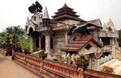 Koran Arsitektur: Bangunan Unik diIndonesia