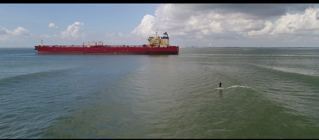 https://surfersmag.de/video/texakooks-tankerwellen-surfen-in-texas.html