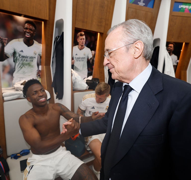 President of Real Madrid, Florentino Perez (m); manager, Carlo Ancelotti (l); and Nacho, pose with the Uefa Champions League trophy inside the dressing room at Wembley Stadium, London, on Saturday 1 June, 2024