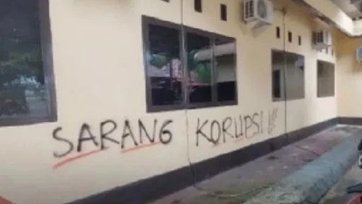 Polisi Coret Kantor Polres dengan Tulisan 'Sarang Pungli', Komandannya Sebut Pelaku Gangguan Jiwa