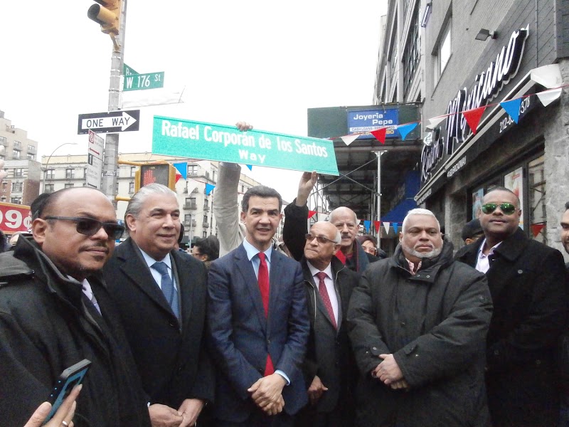 Con masiva concurrencia honran a Corporán de los Santos con rótulo a esquina en el Alto Manhattan