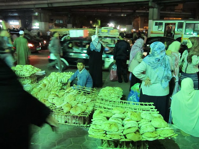 pita vendor, Cairo, Egypt