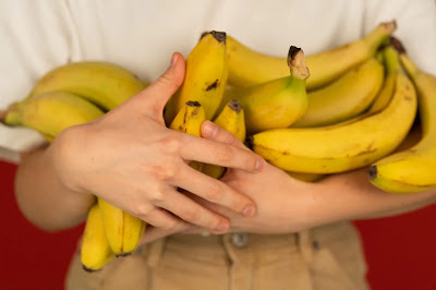 the health benefits of bananas include increasing your potassium intake and improving heart health, as well as better blood sugar control and faster recovery for athletes