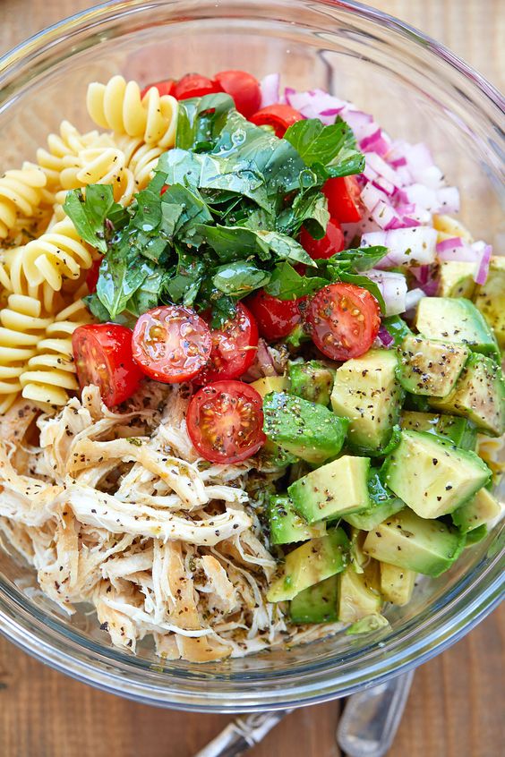 Healthy Chicken Pasta Salad – Packed with flavor, protein and veggies! This healthy chicken pasta salad is loaded with tomatoes, avocado, and fresh basil. If you’re looking for a nutrit…