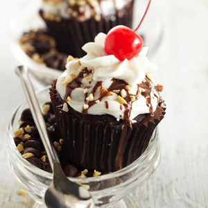 http://www.bhg.com/recipe/cupcakes/hot-fudge-sundae-cupcakes/#page=0