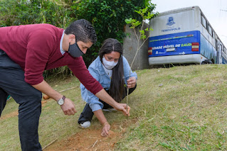 Ouvidor Geral Leonardo Manso e a secretária de Educação, Satiele Santos