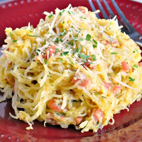 SPAGHETTI SQUASH CARBONARA – LOW CARB, GLUTEN FREE #lowcarb #parmesan