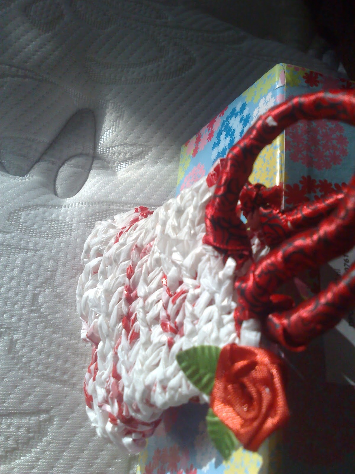 http://www.imprintshandmade.com/2012/06/crochet-plastic-bag-gift-tote.html