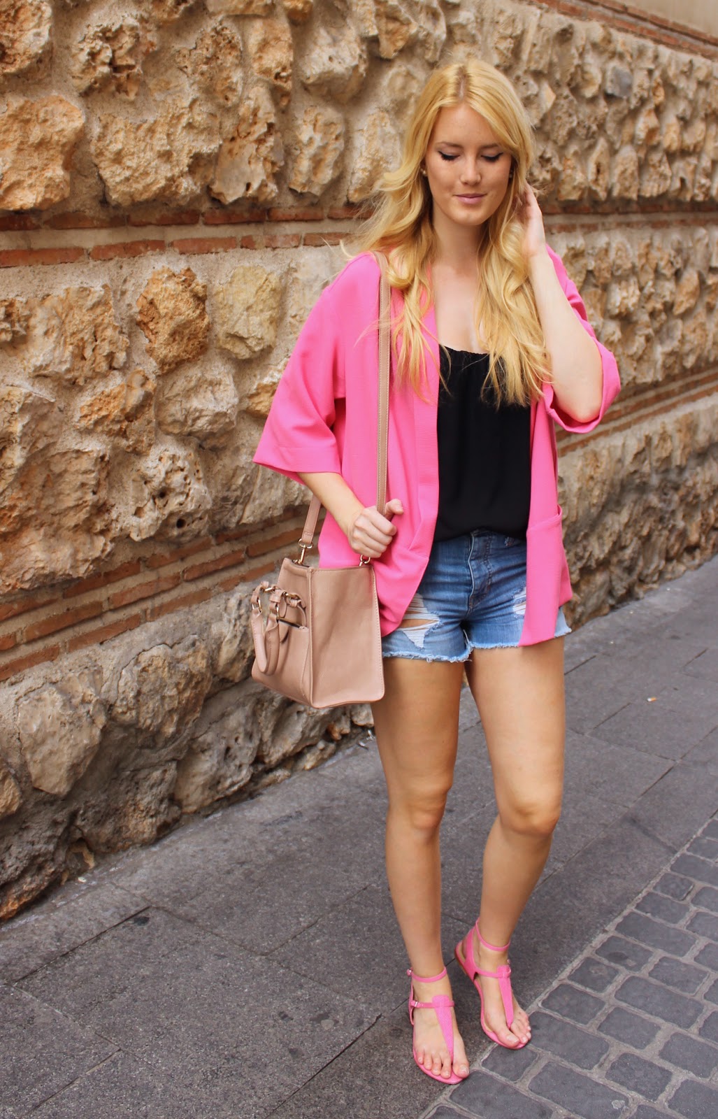 TheBlondeLion Pink Kimono Travel Madrid http://www.theblondelion.com/2015/04/travel-madrid-day-3-pink-power.html