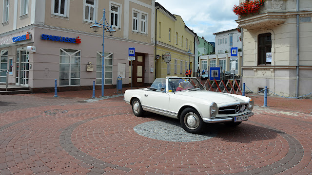 The Classic Mercedes Convertible That Symbolized '60s Cool