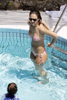 Jessica Alba hot wet bikini candids poolside - picture 1