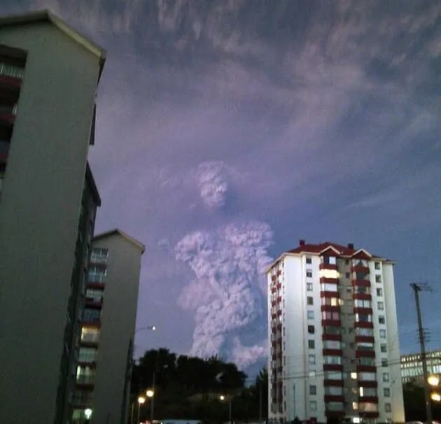 Nube de ceniza volcánica en Chile parece un monstruo gigante