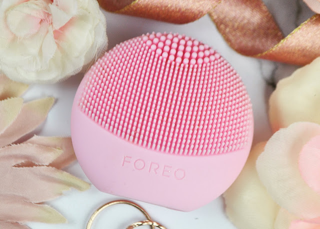 Pearl Pink Foreo Luna Play Cleansing Brush at Indulge Beauty, Review, Lovelaughslipstick Blog