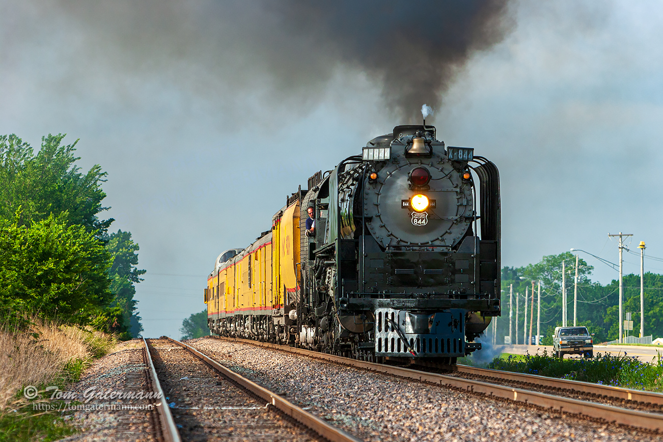 UP 844 leads the SCEHT at Oologa, OK.