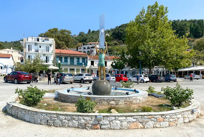 Ο Ολυμπιονίκης Νικόλαος Σκιαθίτης διακοσμεί το Λουτράκι Σκοπέλου