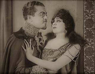 Ramon_Novarro_&_Barbara_La_Marr_1922