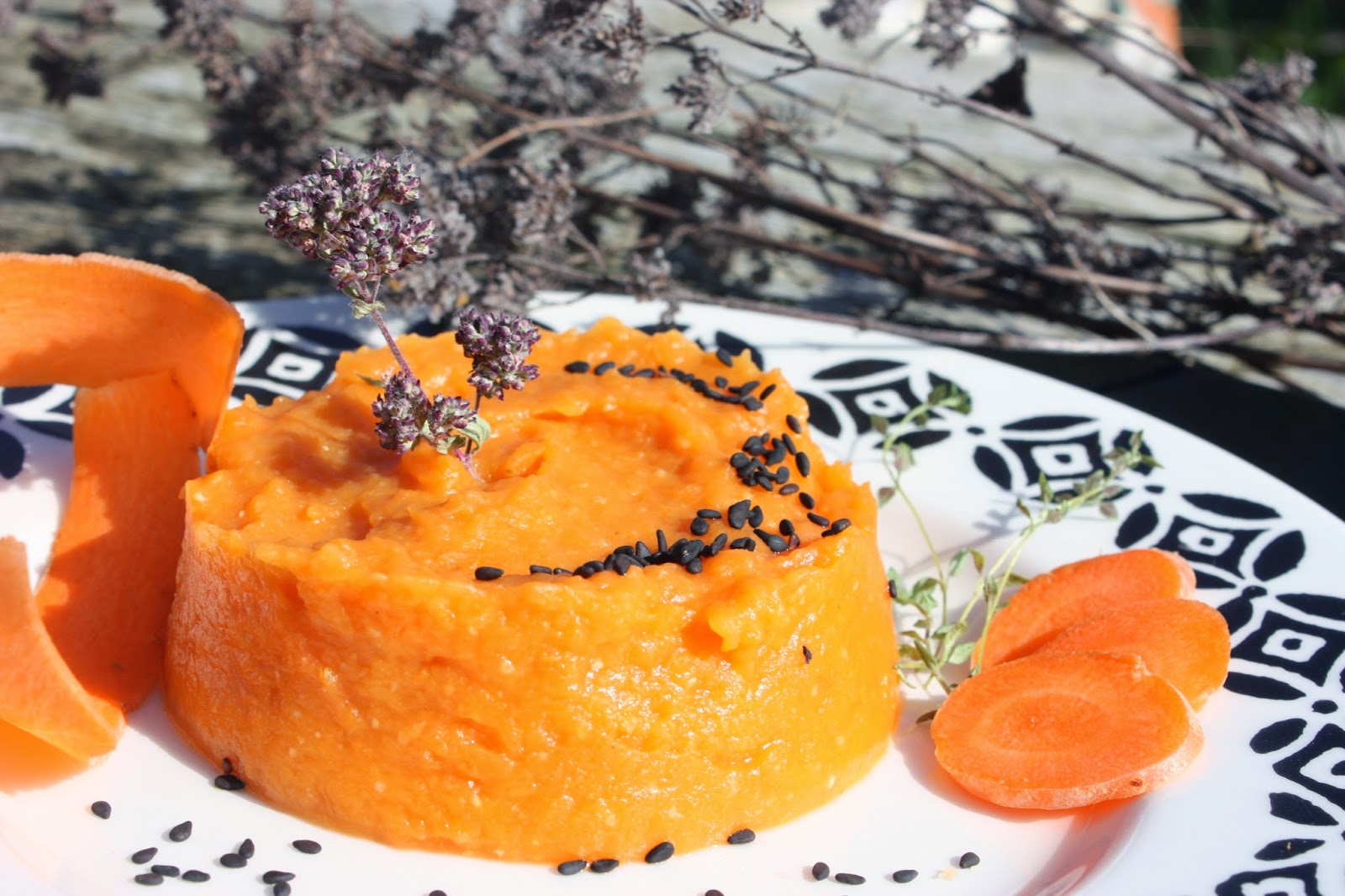 http://cocottechlorophylle.blogspot.fr/2014/03/puree-aux-carottes-et-la-patate-toute.html