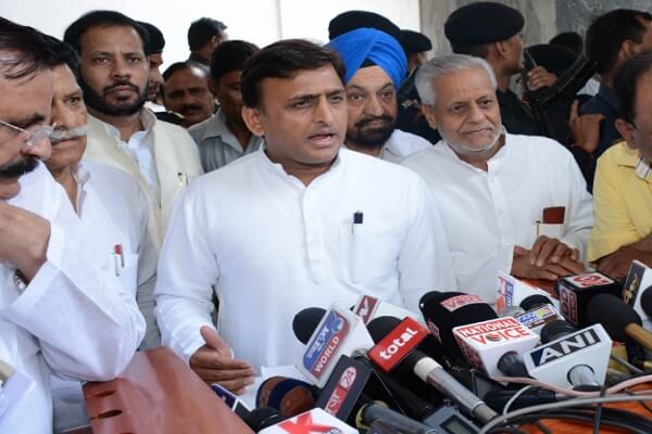 akhilesh yadav and shivpal singh yadav war