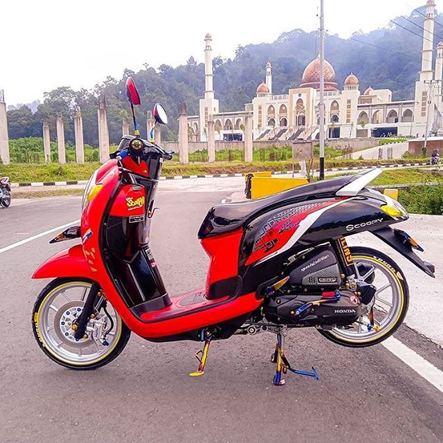 Modifikasi Scoopy Warna Merah